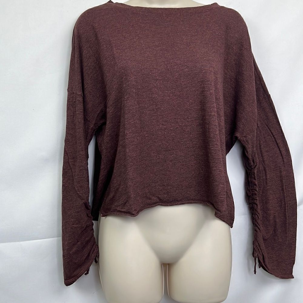 Lanston REVOLVE Merlot longsleeve cropped ruched sleeve top NWT size XS